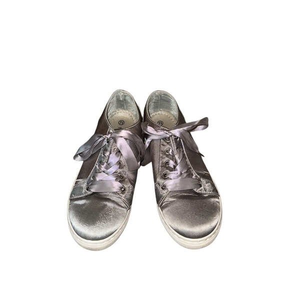 TOP Moda Silver Sneakers Comfortable Stylish Footwear size 7.5 - Picture 2 of 7